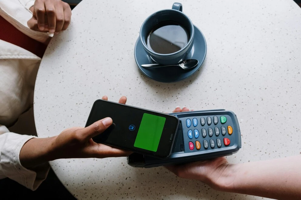Using phone to wirelessly pay at EFTPOS machine